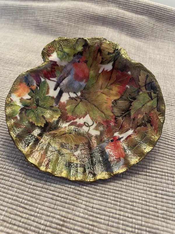 Concha decorada pájaros otoño